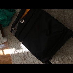 Back carry on suit case